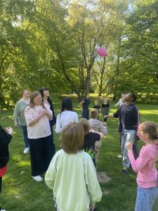 Abschluss des Projektes U4theKids im Schuljahr 2025-26 im Aawiesenpark (c) Laura Seifert