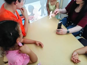 Lernen durch Experimente: Gemeinsam Licht und Schatten erzeugen